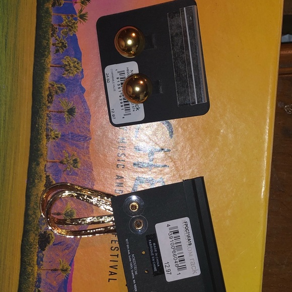 Earrings 2 pair - Picture 4 of 6